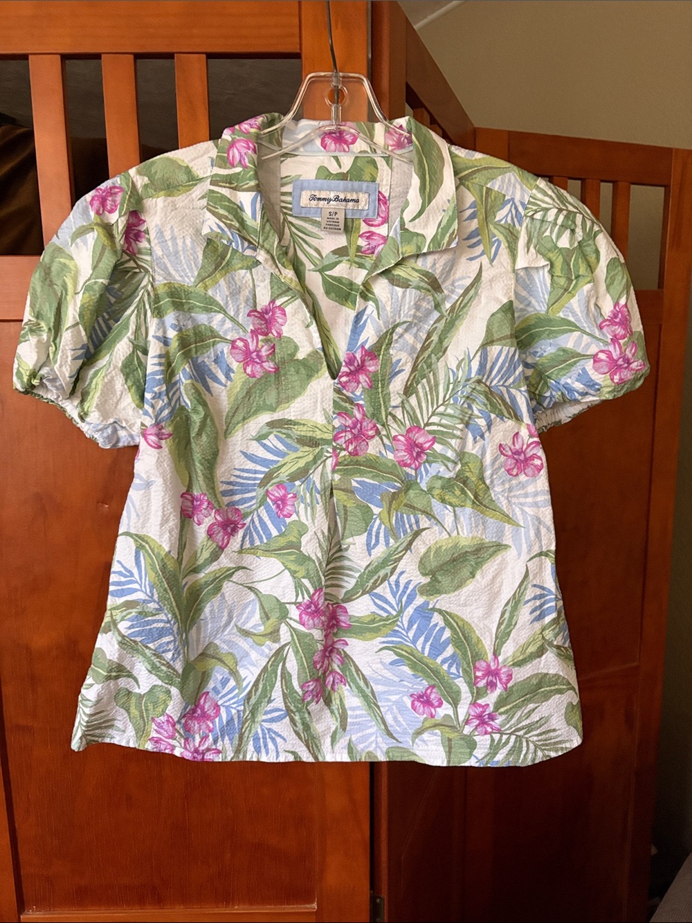 Tommy Bahama Seersucker Style Fabric Tropical Floral Short Sleeve Top